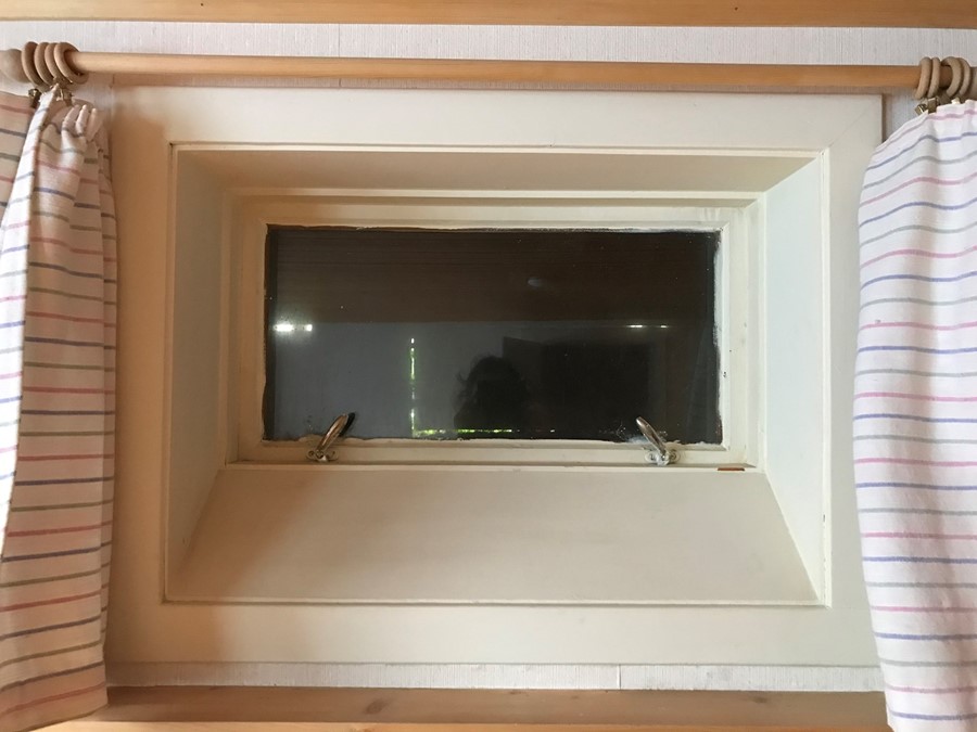 Ubrukelig vindu som er både stygt og i veien - 1ABF15EF-C0C2-4011-9587-01122CDD5F8A.jpeg - Inti