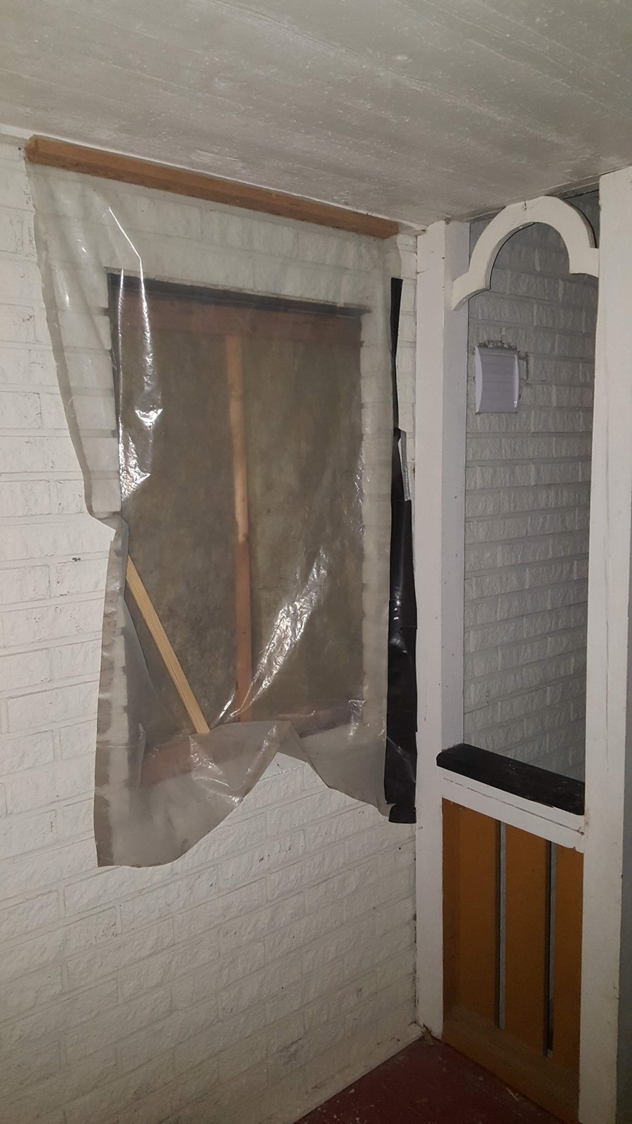 Tidligere vindu fjernet, har nå stort hull i en murvegg - vindu2.jpg - Nybaktboligeier