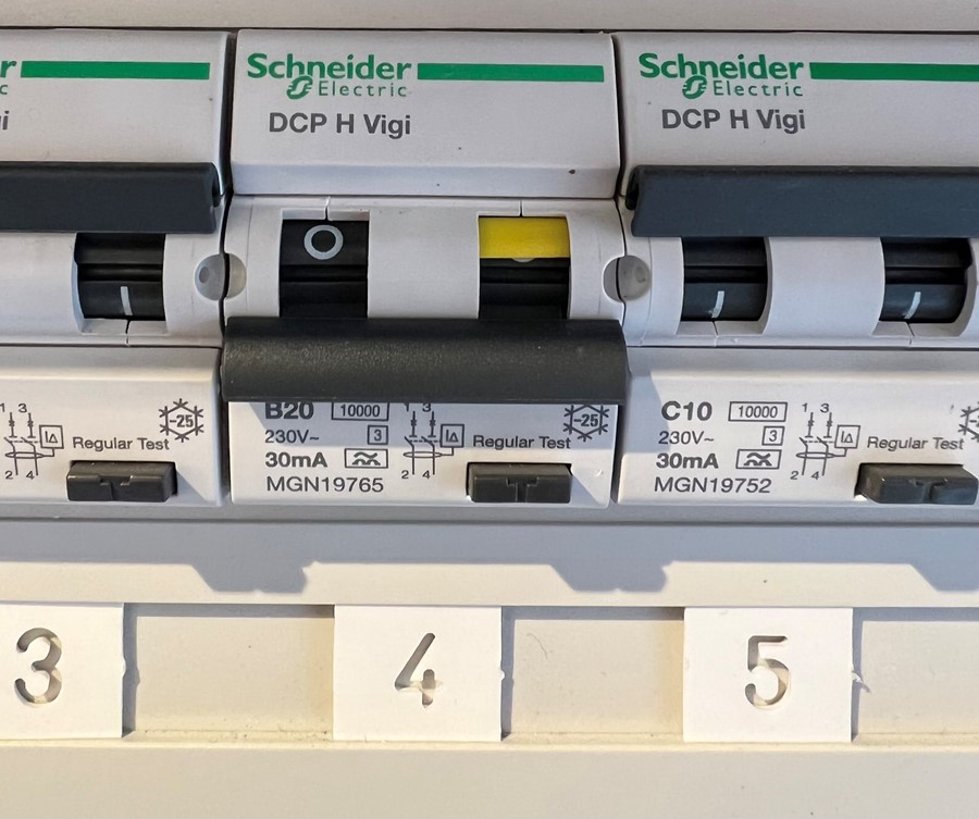 Sikring går med jordfeil når komfyr plugges i kontakt - 67D034A7-2A4A-4301-B11E-8F7C1007BF3C.jpeg - Steinrf76