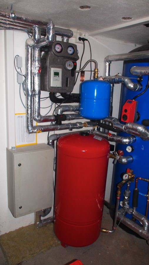 Ombygging varmepumpe: fra luft/luft til luft/vann - Skapet på veggen.jpg - Borch