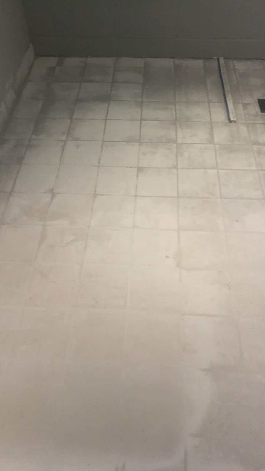 Mikrosement på malte gulvfliser bad - Snapchat-1997430887.jpg - marlon