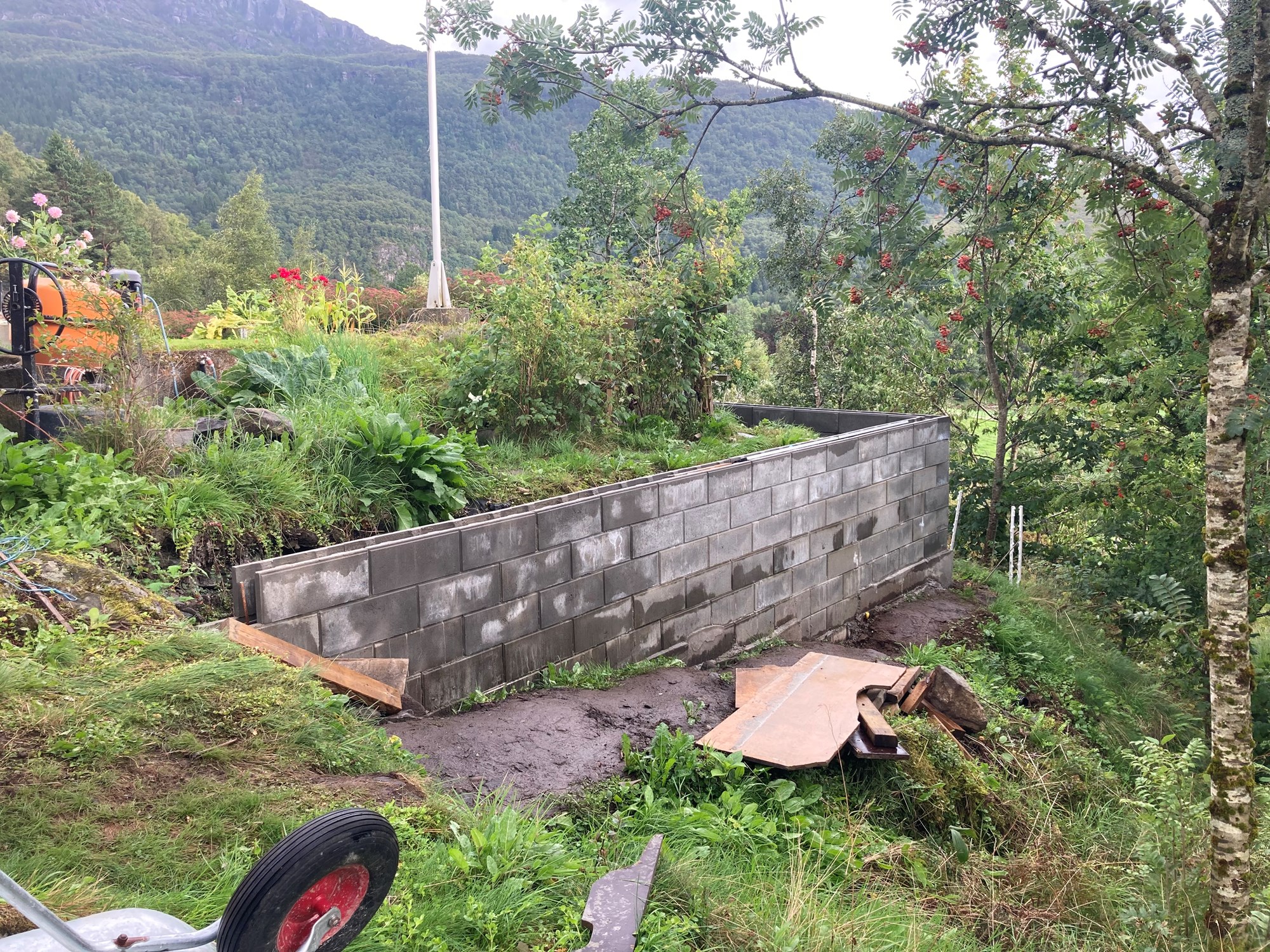 Liten Ringmur På Fjell - ByggeBolig