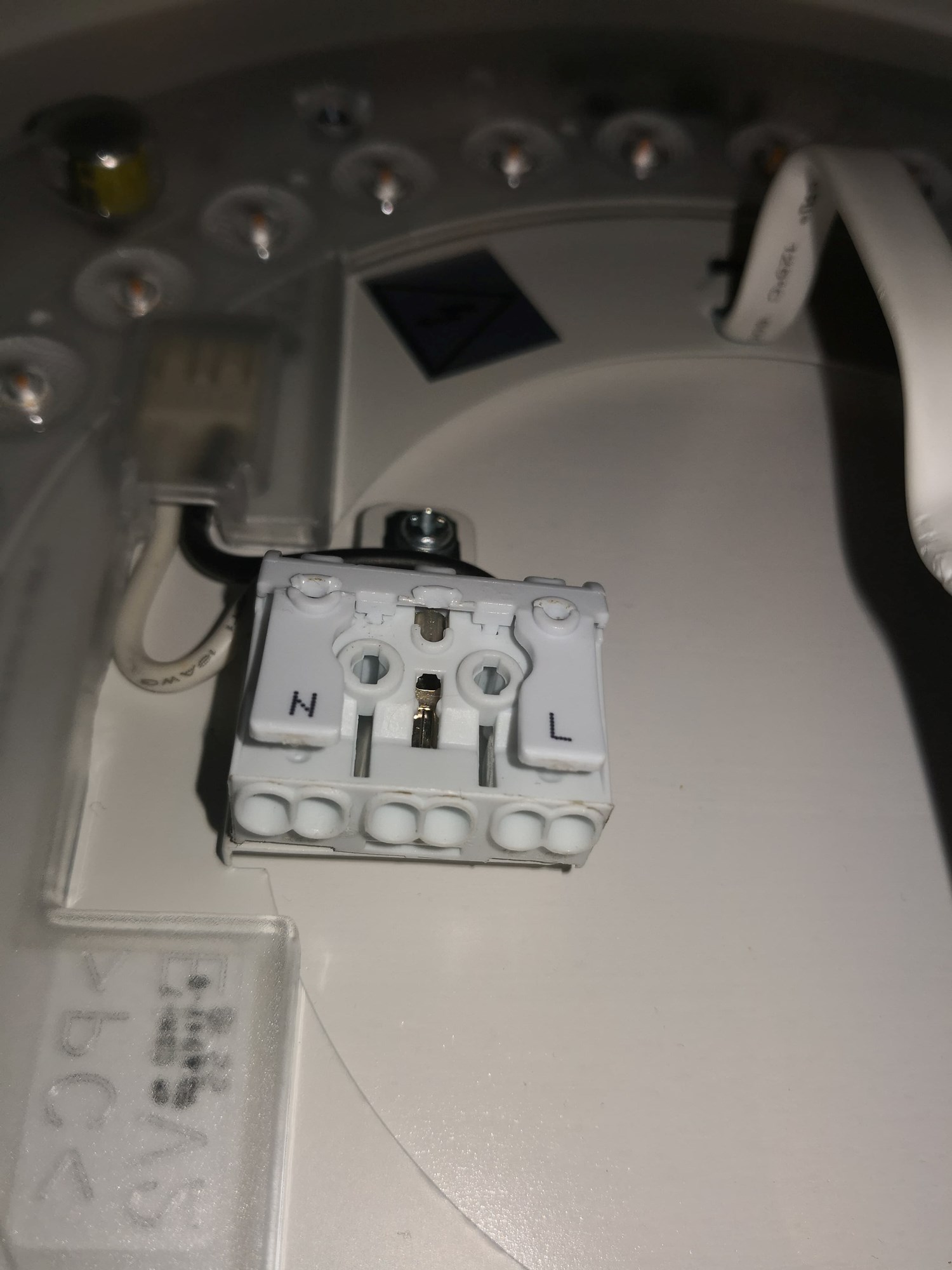Koble lampe i lampeuttak (DCL?) ByggeBolig lamper med dsl kontakt