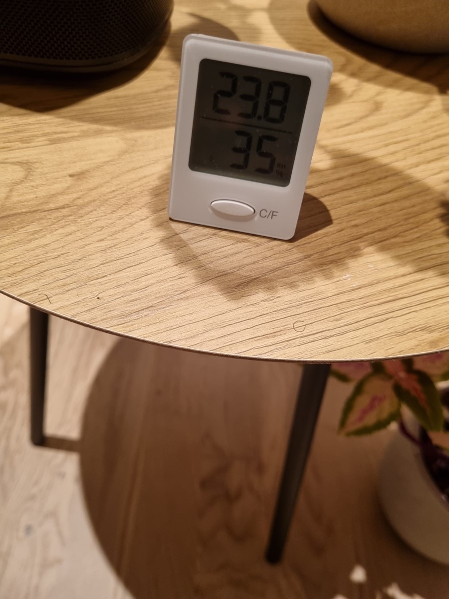 Kondens på alle vinduer i nytt hus (2022) - 20230120_235315.jpg - Grafite