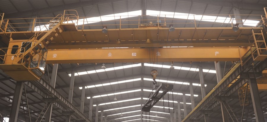 Choosing The Double Girder Overhead Crane - QD hook crane .jpg - aicranemachine