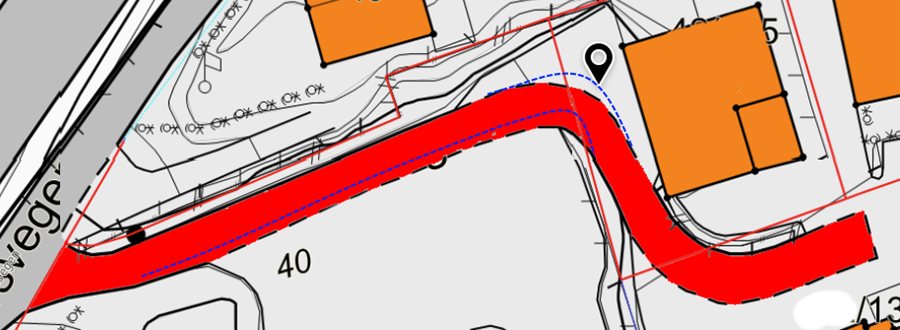 Vi har tinglyst veirett på annens tomt. Hvor bred kan vi kreve veien, og er det regler for svingradius på en 90 graders sving? - Untitled.png - Lurifaksen